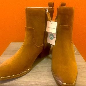 Universal Thread Solita Boots Memory Foam